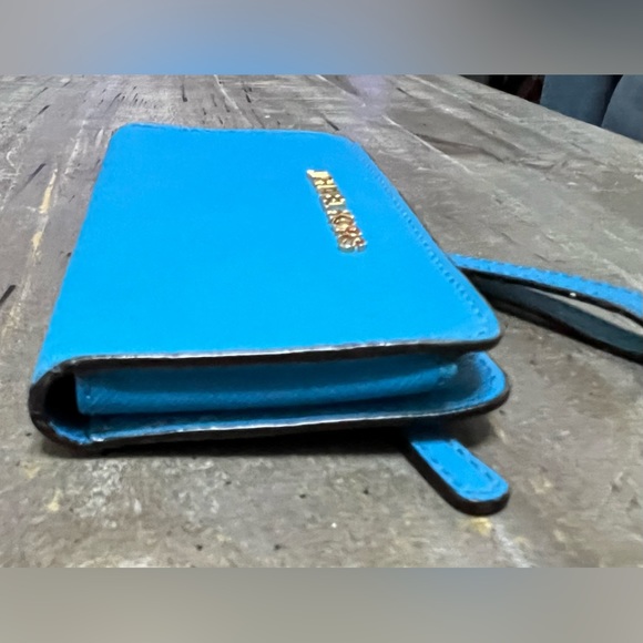 Michael Kors, vibrant blue, smart, phone wristlet- pre-owned - Picture 7 of 9